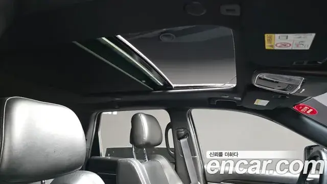 Jeep Grand Cherokee 2018 — ფოტო 19/36