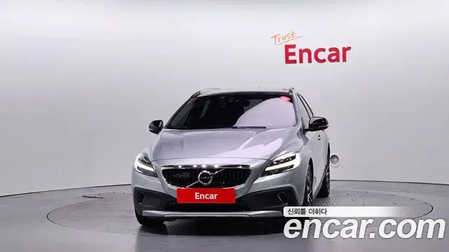 Volvo V40 Cross Country 2019 — Фото 3/20