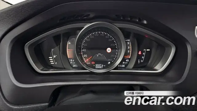 Volvo V40 Cross Country 2019 — Фото 8/20