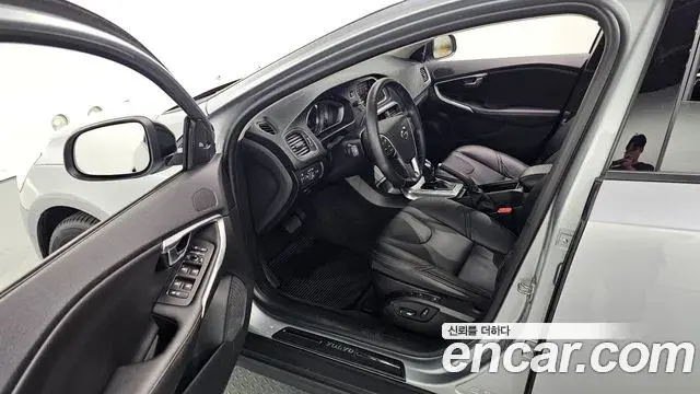 Volvo V40 Cross Country 2019 — Фото 10/20