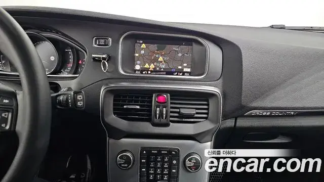 Volvo V40 Cross Country 2019 — Фото 14/20