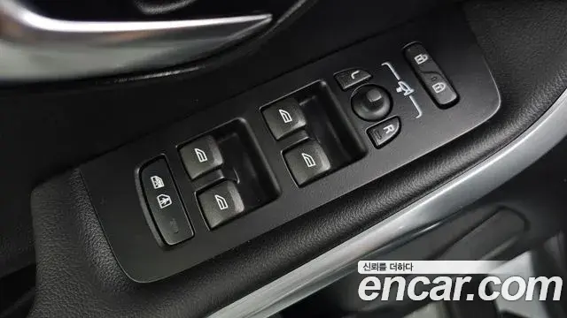 Volvo V40 Cross Country 2019 — ფოტო 8/33