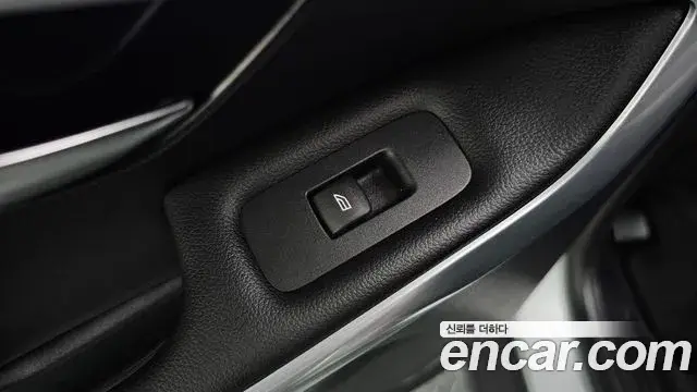 Volvo V40 Cross Country 2019 — ფოტო 6/33