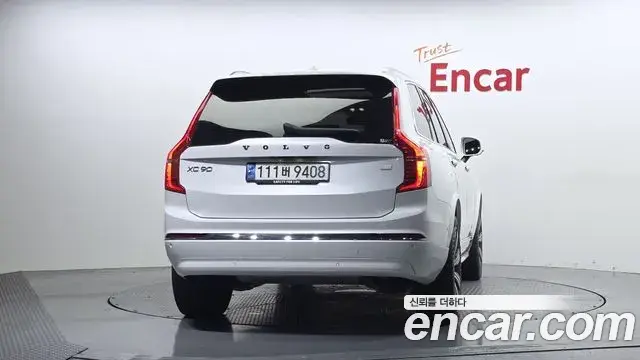 Volvo XC90 2023 — ფოტო 8/20