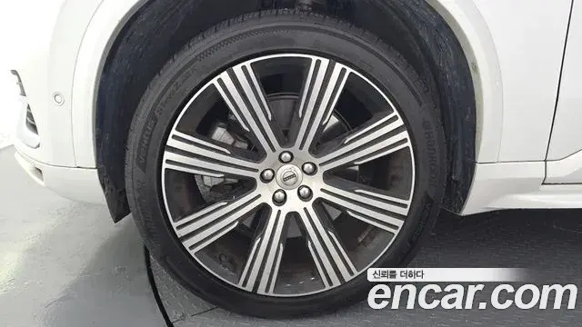 Volvo XC90 2023 — ფოტო 13/20
