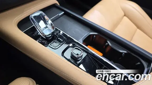 Volvo XC90 2023 — ფოტო 1/20