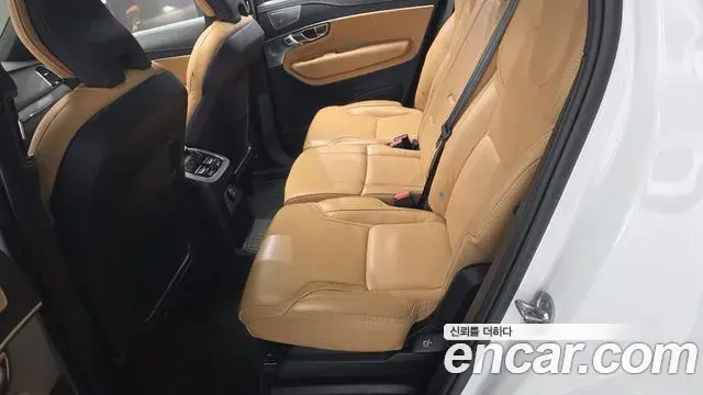 Volvo XC90 2023 — ფოტო 16/20