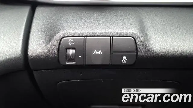 Hyundai The New Avante Hybrid 2021 — ფოტო 12/32