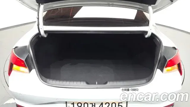 Hyundai The New Avante Hybrid 2021 — ფოტო 17/32