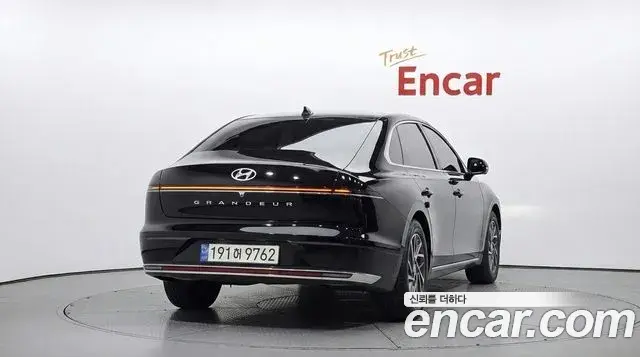 Hyundai Grandeur Hybrid 2023 — ფოტო 11/20