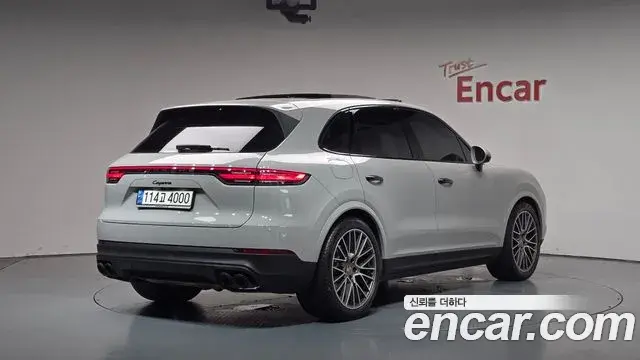 Porsche Cayenne 2022 — ფოტო 25/35