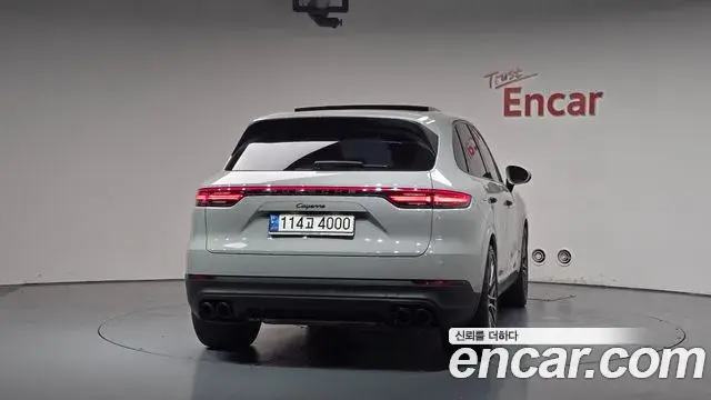 Porsche Cayenne 2022 — ფოტო 6/35