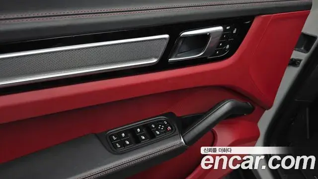 Porsche Cayenne 2022 — ფოტო 20/35