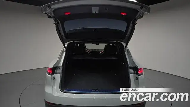Porsche Cayenne 2022 — ფოტო 18/35