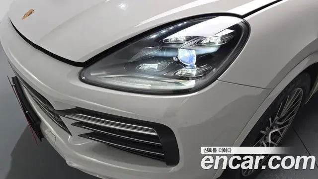 Porsche Cayenne 2022 — ფოტო 16/35
