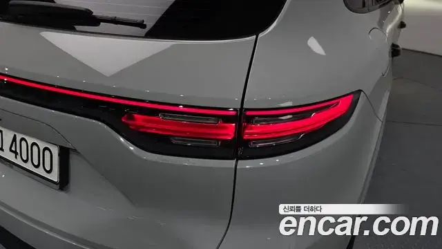 Porsche Cayenne 2022 — ფოტო 28/35