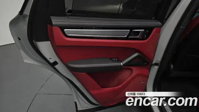 Porsche Cayenne 2022 — ფოტო 21/35