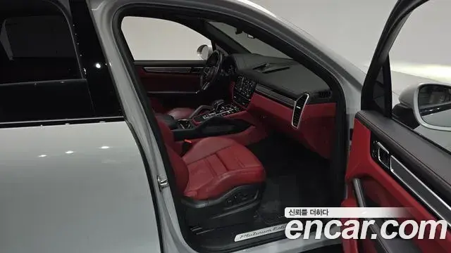 Porsche Cayenne 2022 — ფოტო 23/35