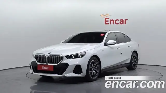 BMW 5 Series 2025 — ფოტო 17/36