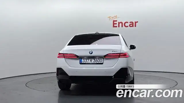 BMW 5 Series 2025 — ფოტო 27/36