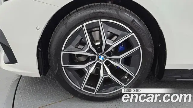 BMW 5 Series 2025 — ფოტო 21/36