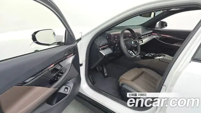 BMW 5 Series 2025 — ფოტო 6/36