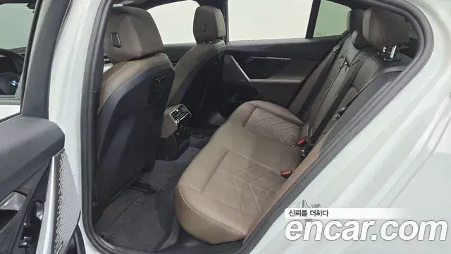 BMW 5 Series 2025 — ფოტო 34/36