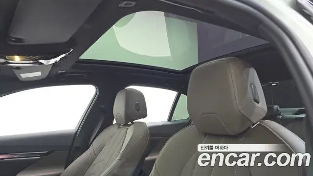 BMW 5 Series 2025 — ფოტო 14/36