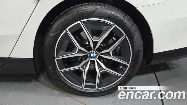 BMW 5 Series 2025 — ფოტო 18/36