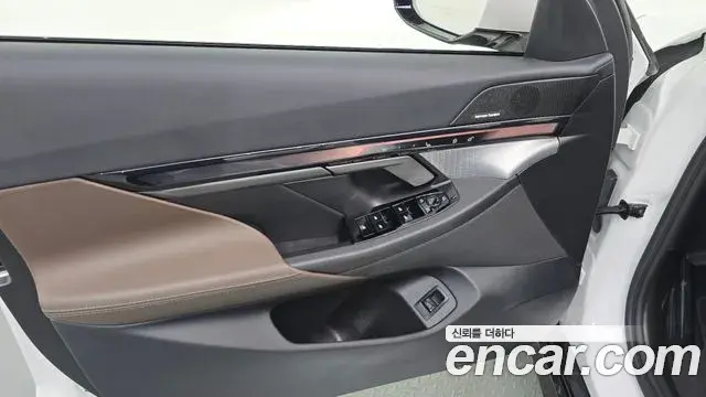 BMW 5 Series 2025 — ფოტო 29/36