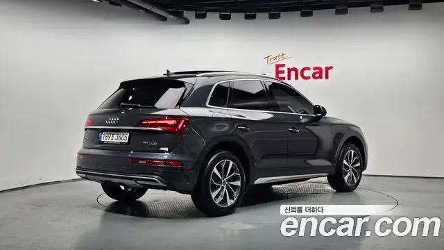 Audi Q5 2023 — Фото 2/20