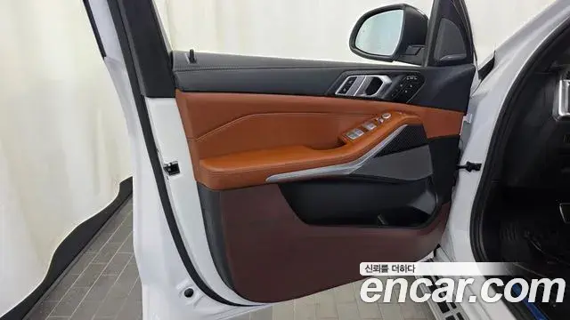 BMW X7 2025 — Şəkil 27/33