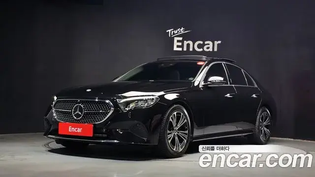 Mercedes-Benz E-Class 2025 — Photo 8/30