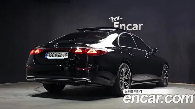 Mercedes-Benz E-Class 2025 — Photo 16/30