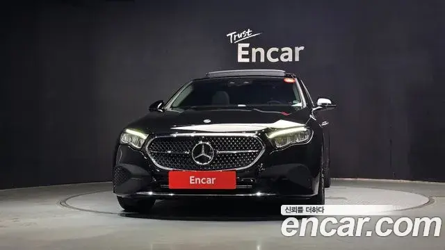 Mercedes-Benz E-Class 2025 — Photo 25/30