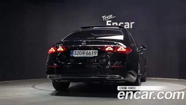 Mercedes-Benz E-Class 2025 — Photo 28/30