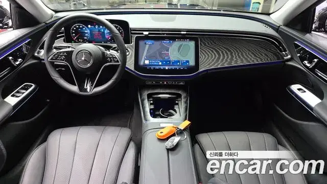 Mercedes-Benz E-Class 2025 — Photo 14/30