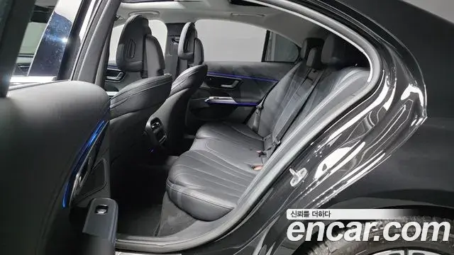 Mercedes-Benz E-Class 2025 — Photo 24/30