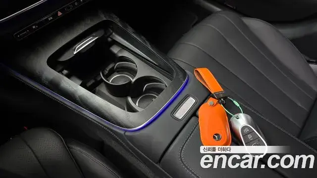 Mercedes-Benz E-Class 2025 — Photo 18/30