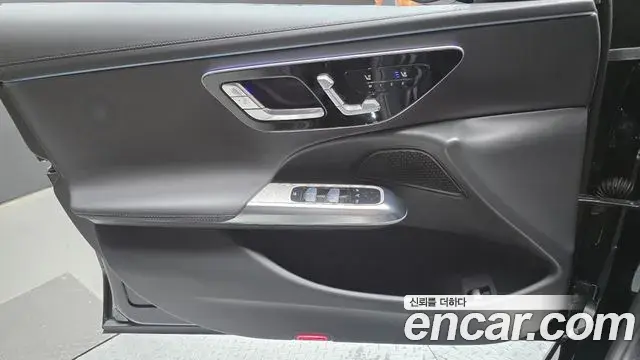 Mercedes-Benz E-Class 2025 — Photo 23/30