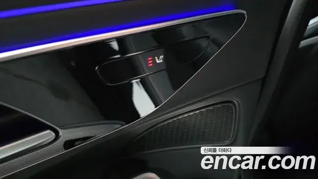 Mercedes-Benz E-Class 2025 — Photo 9/30