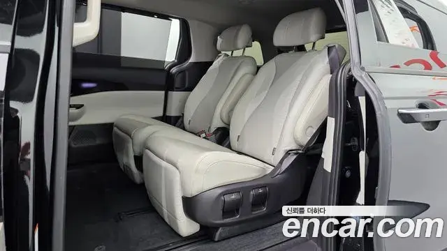 Kia Carnival 2023 — Фото 12/20