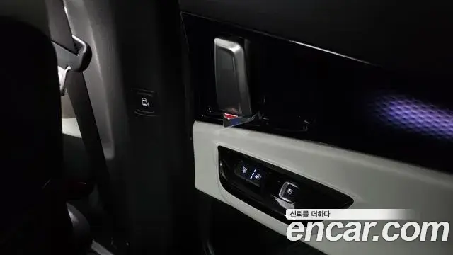 Kia Carnival 2023 — Фото 18/20