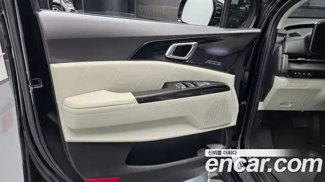 Kia Carnival 2023 — ფოტო 2/32