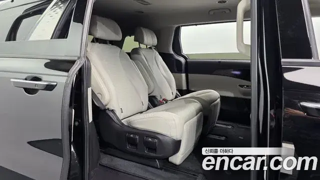 Kia Carnival 2023 — ფოტო 32/32