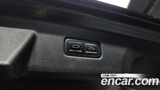 Kia Carnival 2023 — ფოტო 24/32