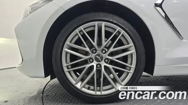 Genesis G70 2019 — Photo 14/35