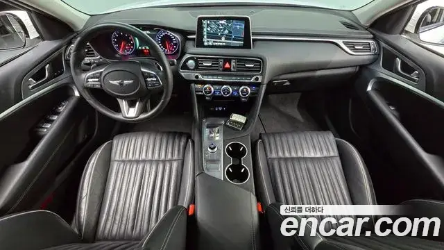 Genesis G70 2019 — Photo 13/35