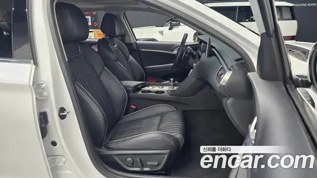 Genesis G70 2019 — Photo 29/35