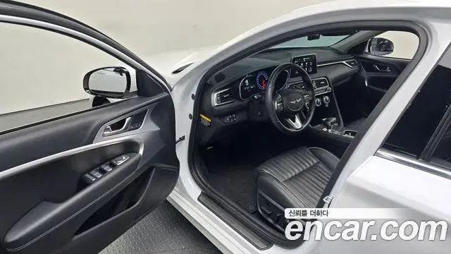 Genesis G70 2019 — Photo 27/35